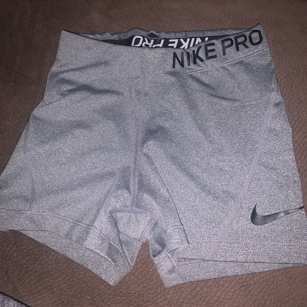 nike pro grey shorts
